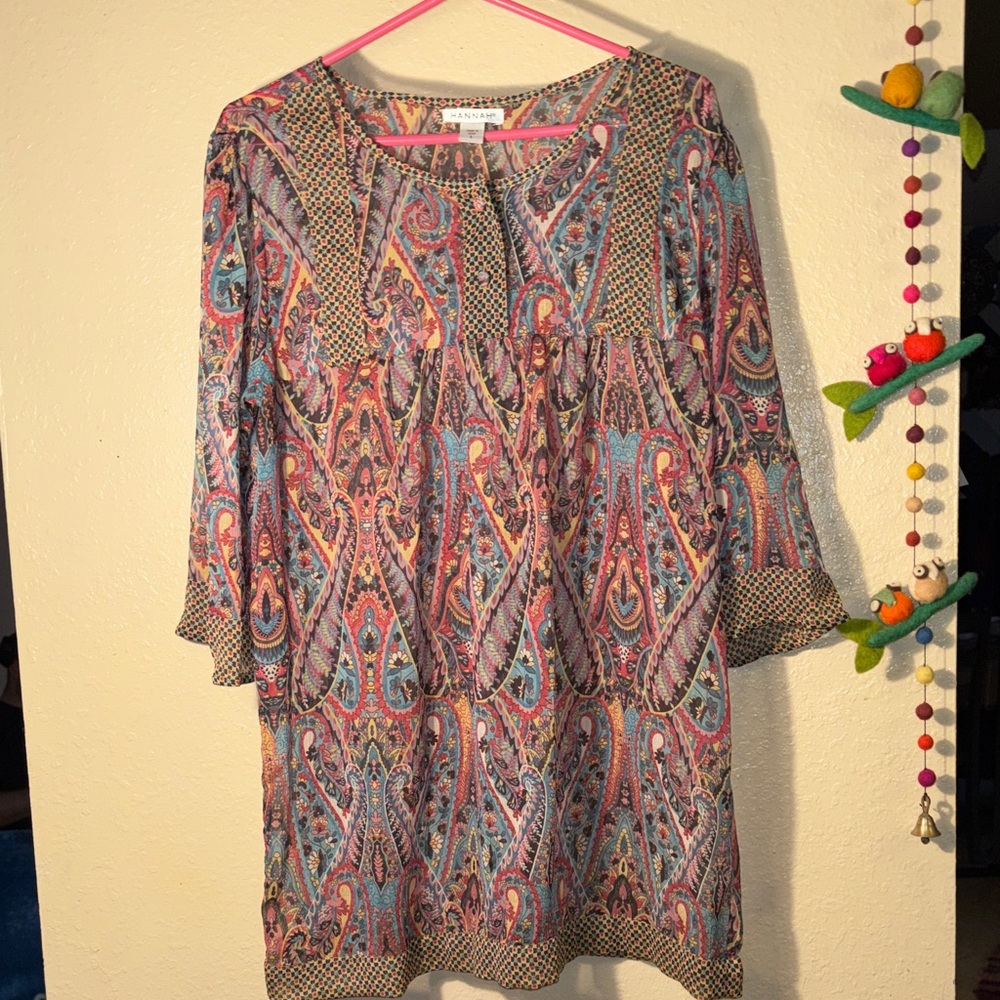 EUC HANNAH brand blouse features a vibrant, multi-colored paisley pattern with d